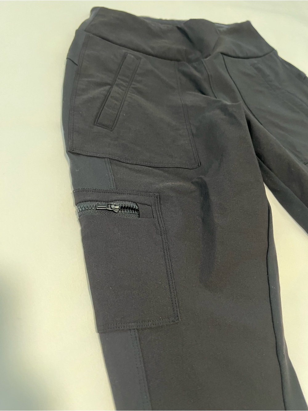 Trail, pull on, size 2 Athleta women’s Headlands Hybrid Cargo Pants — Black